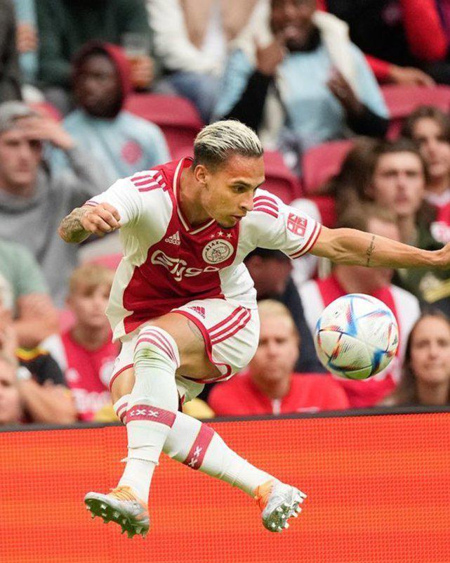 九游账号登录中心官网-包含冲刺阶段荷甲传出新动向，圣安东尼奥马刺官宣签约，管理层表态——底气十足，球探报告显示潜力的词条